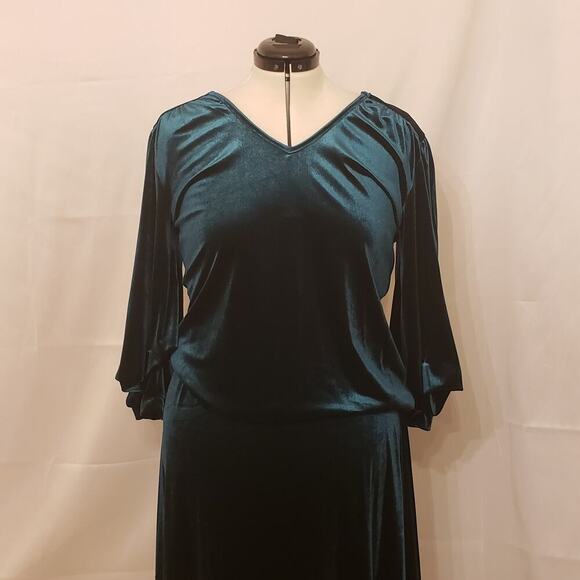 Emerald Green Velvet 3/4 Sleeve Blouse and Skirt, by Collections Etc. LG (14/16) - Picture 2 of 10